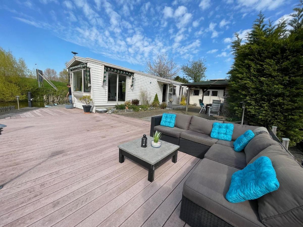 Fantastic Villa In Ooltgensplaat With Jetty 외부 사진