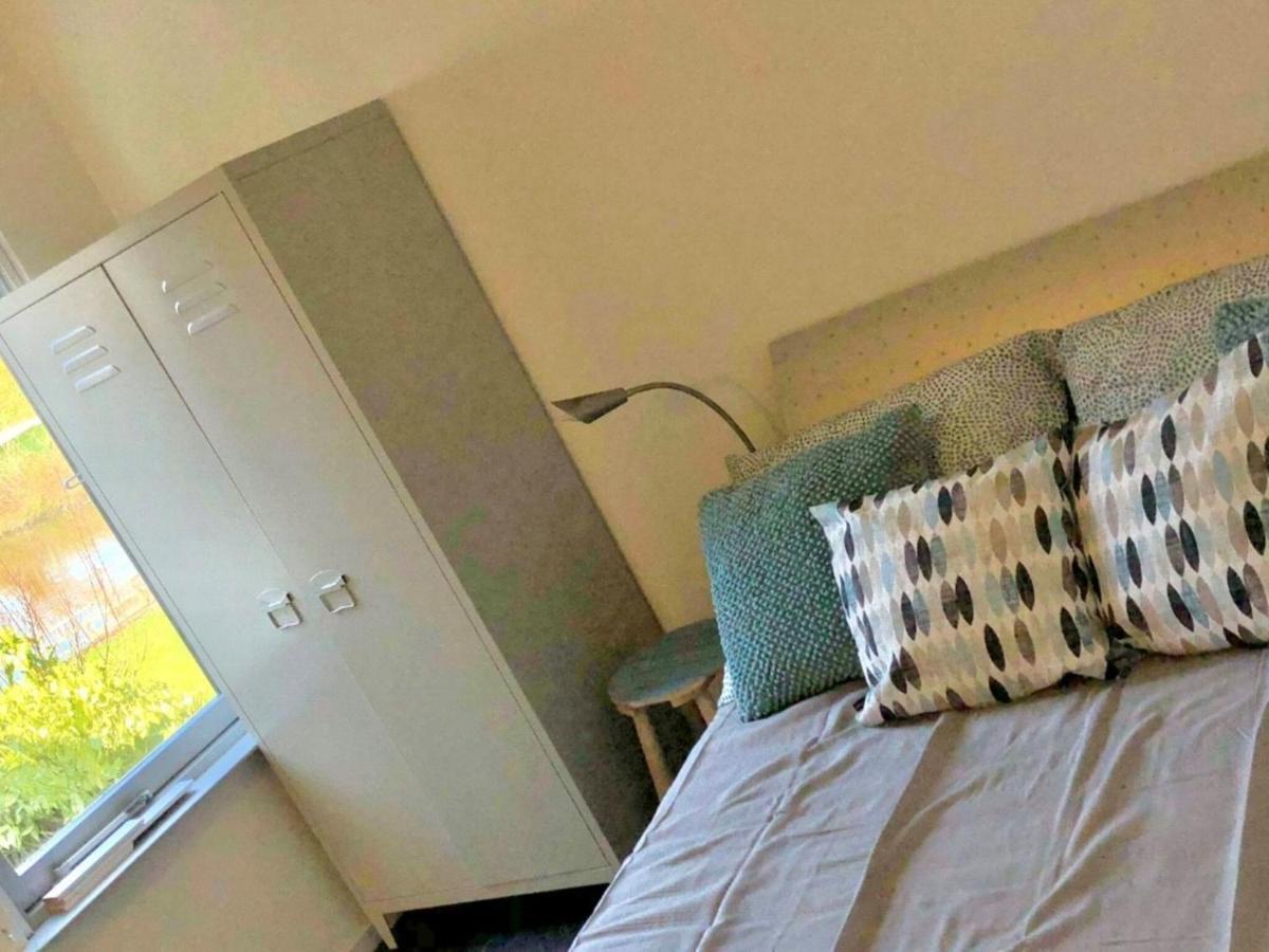Fantastic Villa In Ooltgensplaat With Jetty 외부 사진